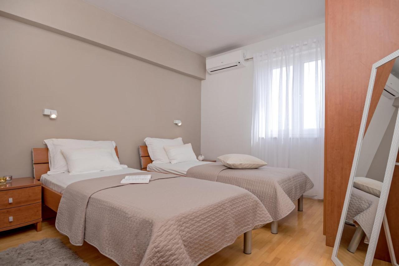 Apartments And Rooms With Parking Space Rogoznica - 10339 Buitenkant foto
