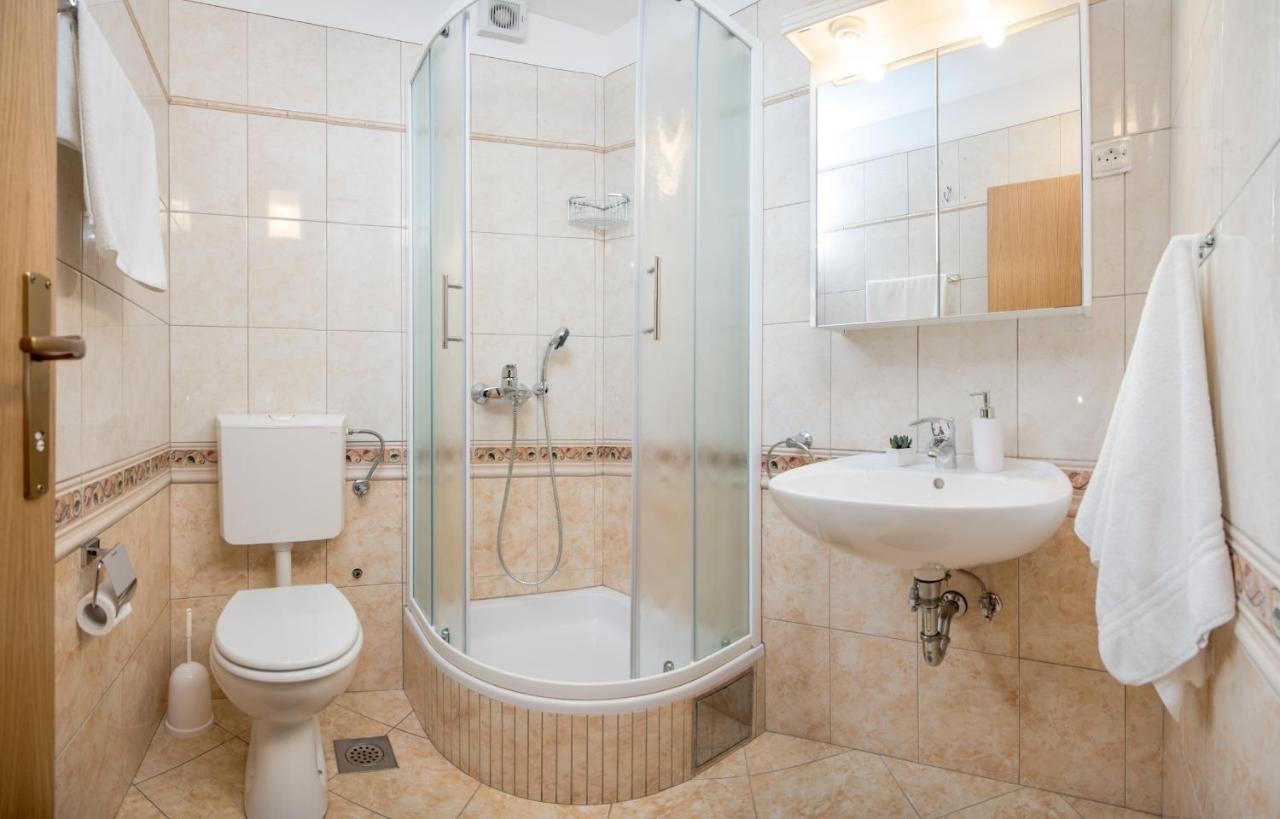 Apartments And Rooms With Parking Space Rogoznica - 10339 Buitenkant foto