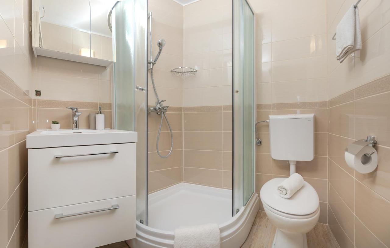Apartments And Rooms With Parking Space Rogoznica - 10339 Buitenkant foto