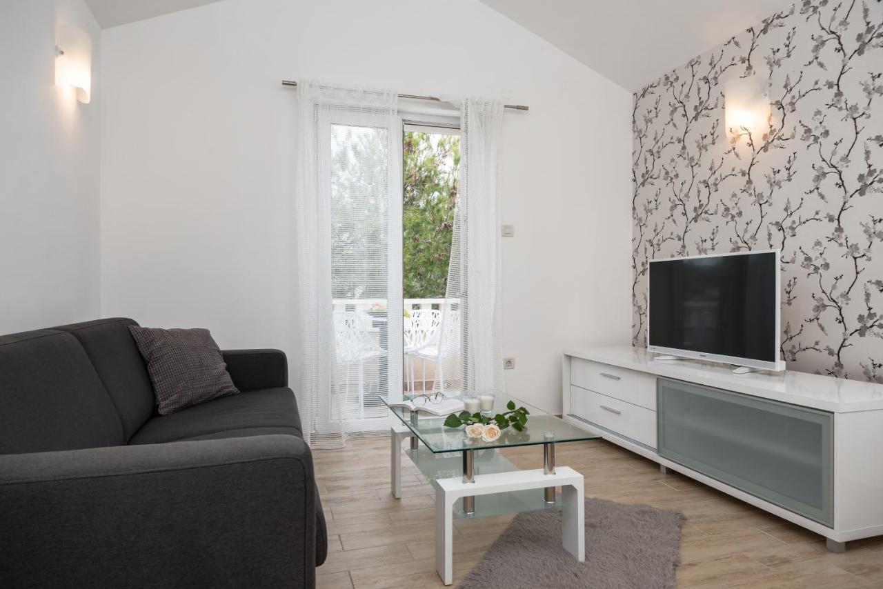Apartments And Rooms With Parking Space Rogoznica - 10339 Buitenkant foto