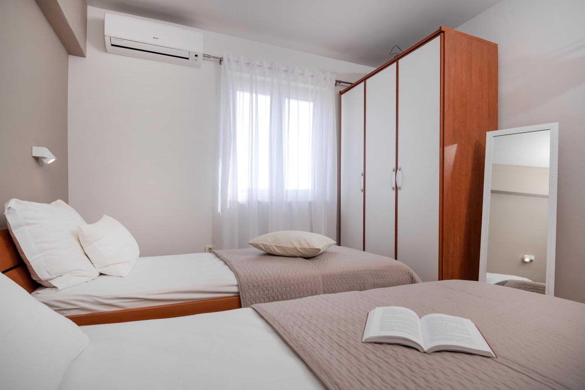 Apartments And Rooms With Parking Space Rogoznica - 10339 Kamer foto